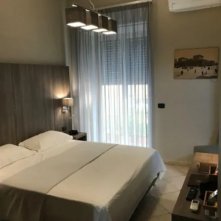 Com'era לינה וארוחת בוקר 4*